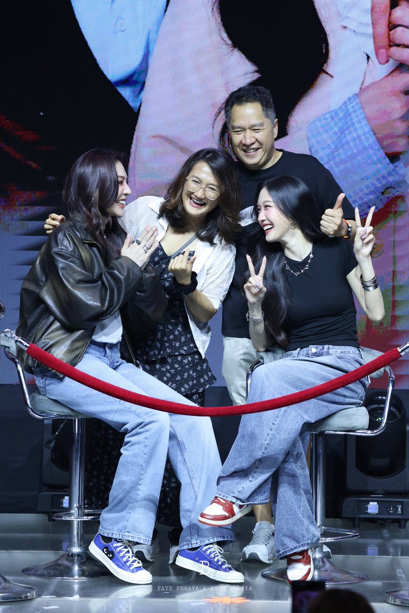 b_for_faye's tweet photo. 😊😘✌🏻

🌻🍑
PERAYA PARIYA IN MANILA
#FayeAtomFMinPH2026
#FayePeraya #FayeAtom #AtomPariya https://t.co/QxPgA2og9f