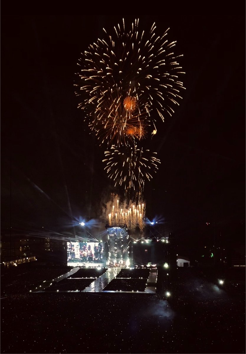 folksrswift's tweet photo. este momento vivirá en mi mente por siempre, te amo harry styles https://t.co/sLAqgscnqn