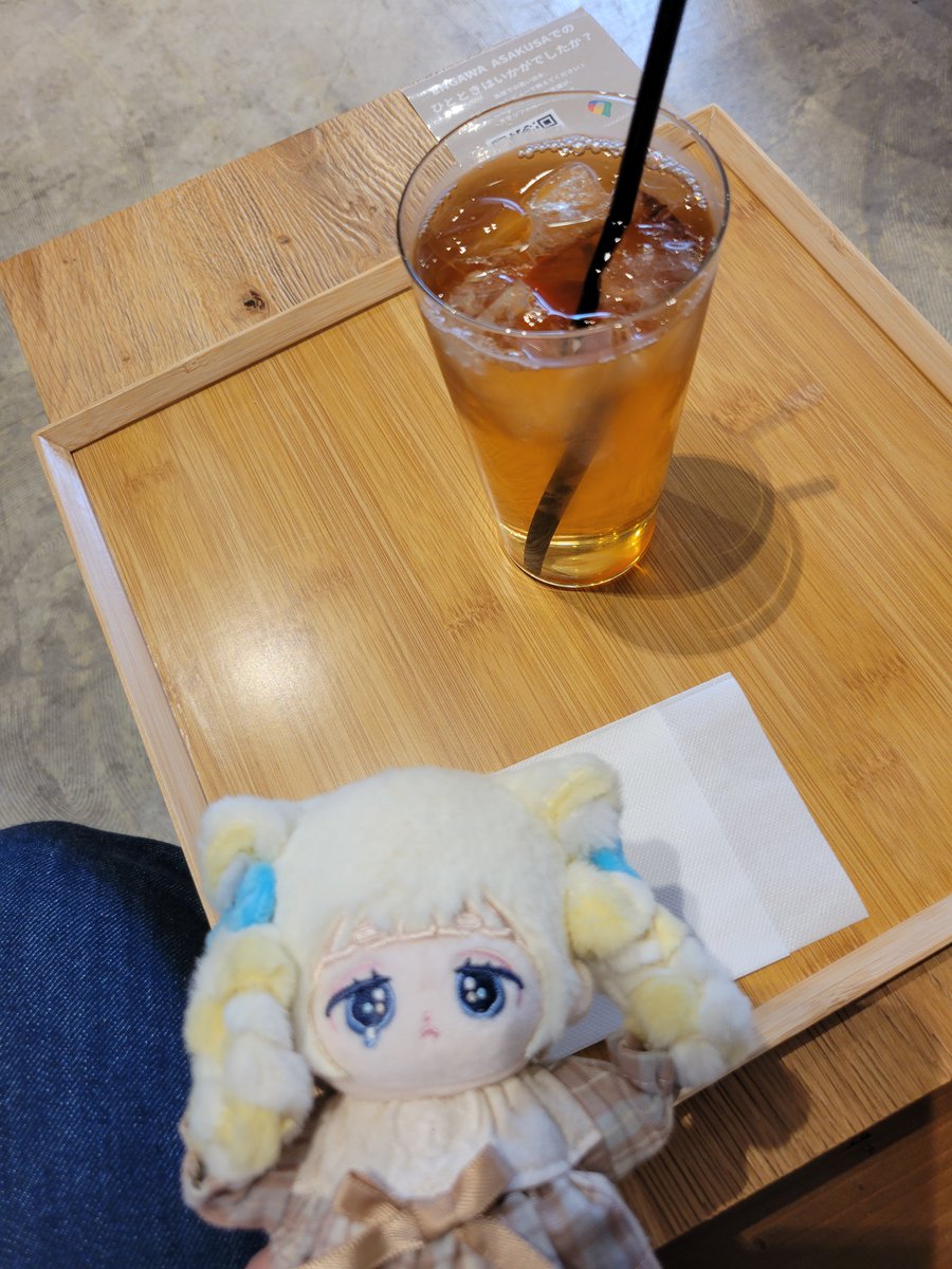 munuiruri's tweet photo. 暑すぎるのでカフェみたいなとこで涼む https://t.co/U18L1sbzoS