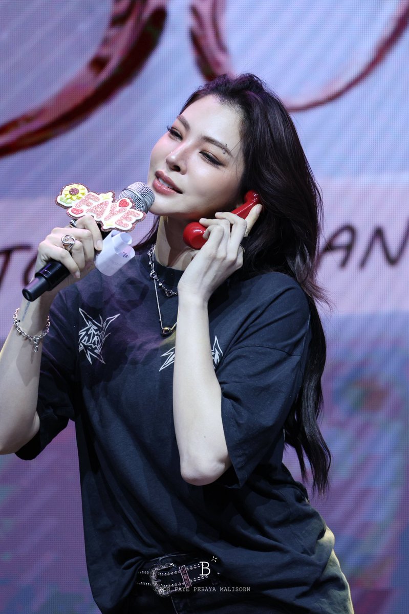 b_for_faye's tweet photo. Sexy on the phone 😁☎️

🌻🍑
PERAYA PARIYA IN MANILA
#FayeAtomFMinPH2026
#FayePeraya #FayeAtom #AtomPariya https://t.co/rD339qErzk