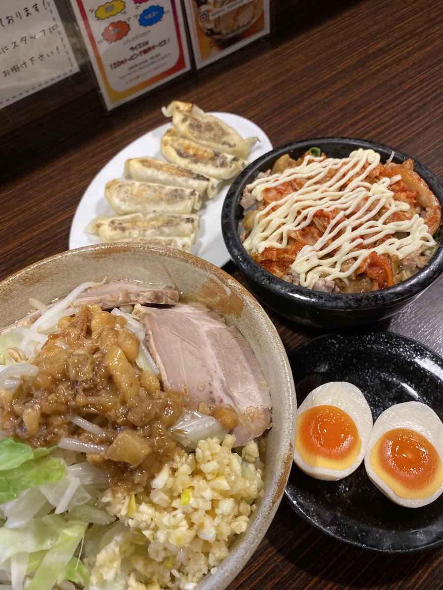 mendoukuroton's tweet photo. ご来店お待ちしております

明日月曜日お休みです🍜 https://t.co/eNNiI5Exsp