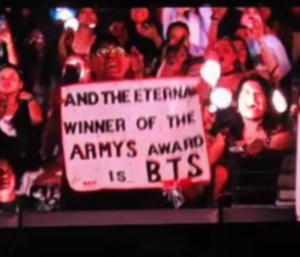 aurayoonz's tweet photo. this banner <3 https://t.co/QXKbMQR7B5