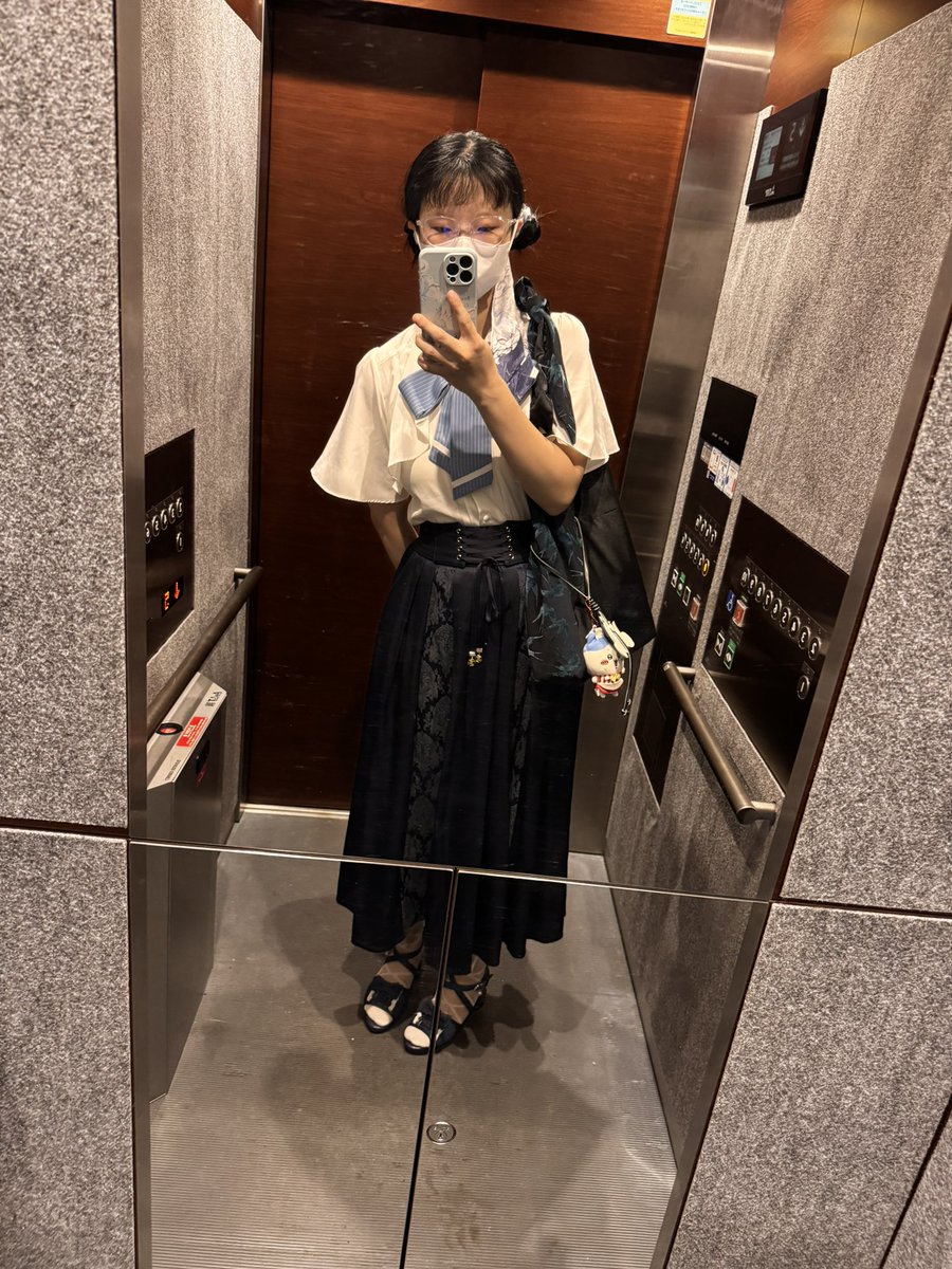 ruzanring's tweet photo. 穿了前段时间买的新衣服🤣 https://t.co/VKLNcnsZAz