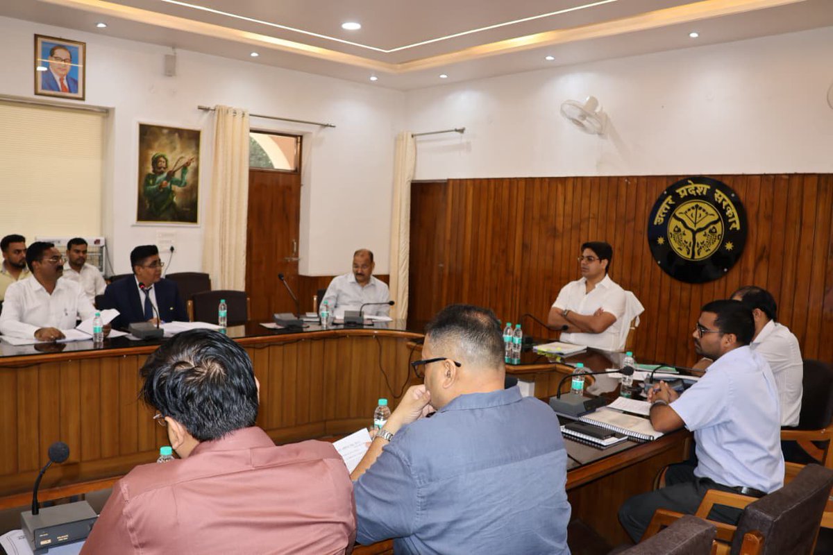 DmMeerut's tweet photo. आयुक्त सभागार में आयुक्त मेरठ मंडल मेरठ की अध्यक्षता में आयोजित मेरठ सिटी ट्रांसपोर्ट सर्विसेज लि0 की निदेशक मंडल की बैठक में प्रतिभाग किया गया।
@CMOfficeUP @UPGovt @ChiefSecyUP @InfoDeptUP https://t.co/A81kfQoWwO