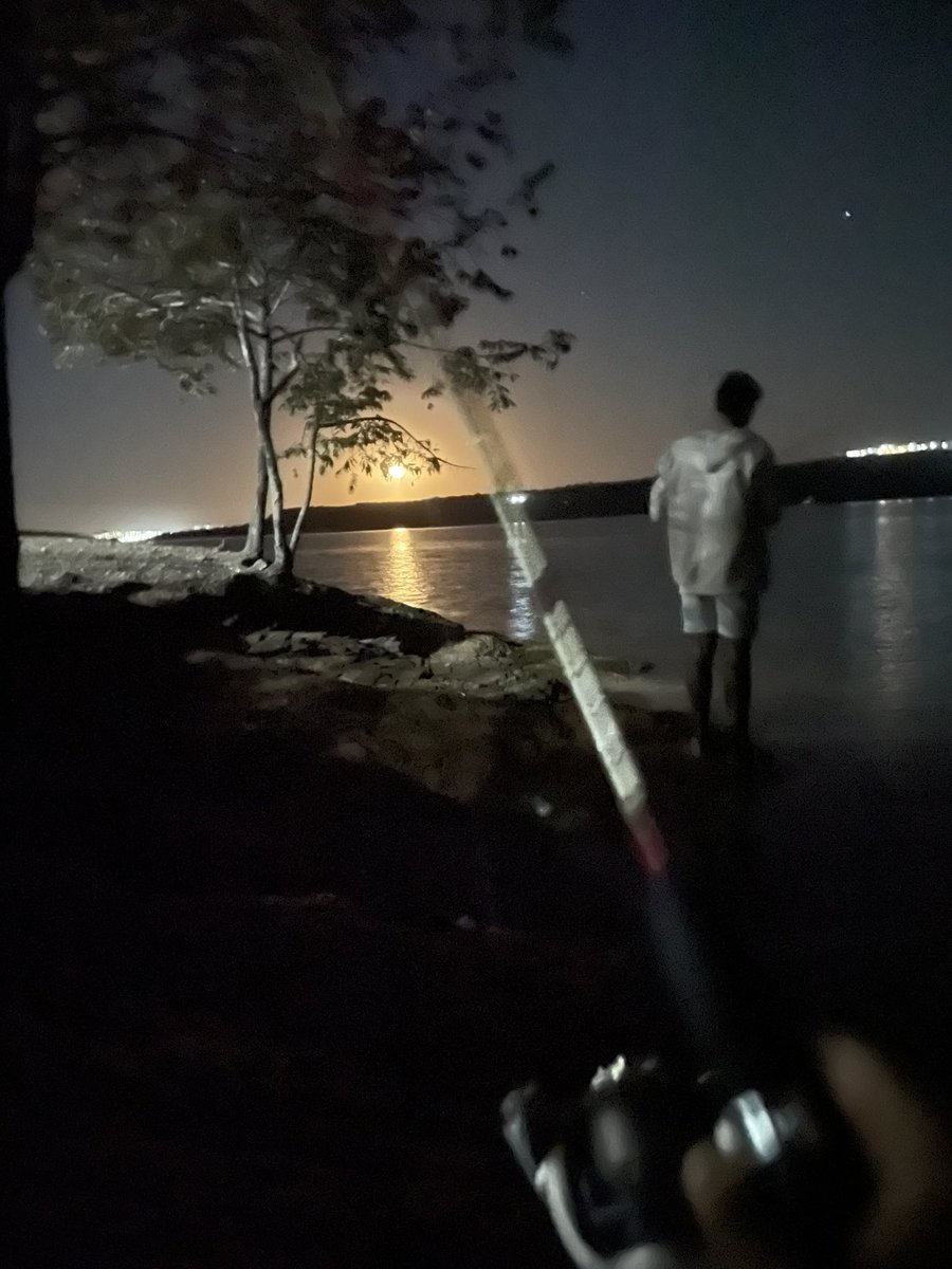 enzomightdie's tweet photo. Eu pescando e a dra me mandando coisa de aula
Parsa
O blg é peixe
O resto que se foda
Ferias https://t.co/j9uFY59u62