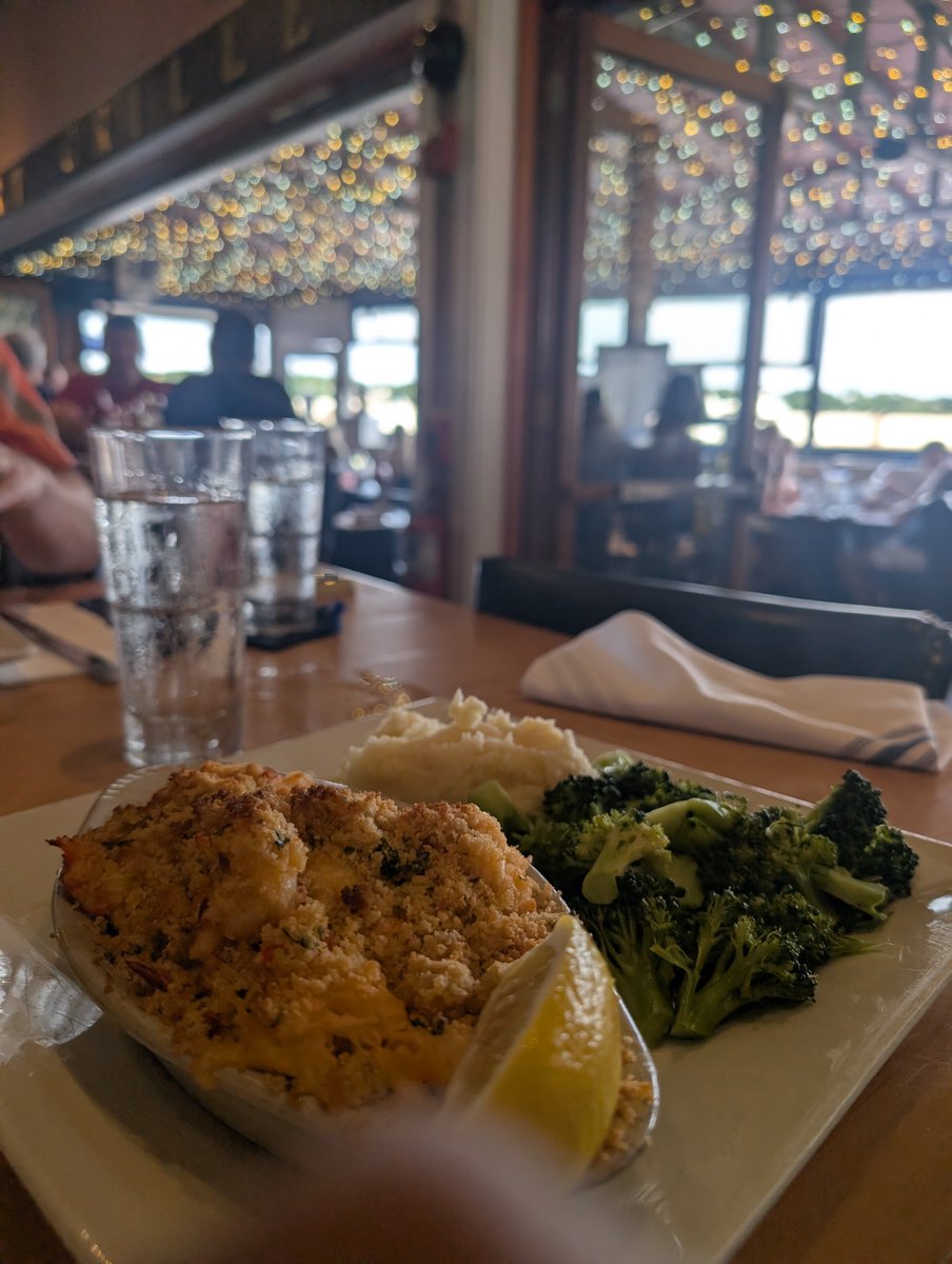 Ani_thingGoes's tweet photo. Beach day felt like endless summer.
Leisurely float in the Atlantic
Pickleball in the grass 
Frisbee and a picnic  
Napping in the shade by the waves 
Lobster for an early dinner 
Bluberry pie and s'mores ice cream in a warm waffle cone 
And it was still light when we got home 💛 https://t.co/t1tI3LsrIV