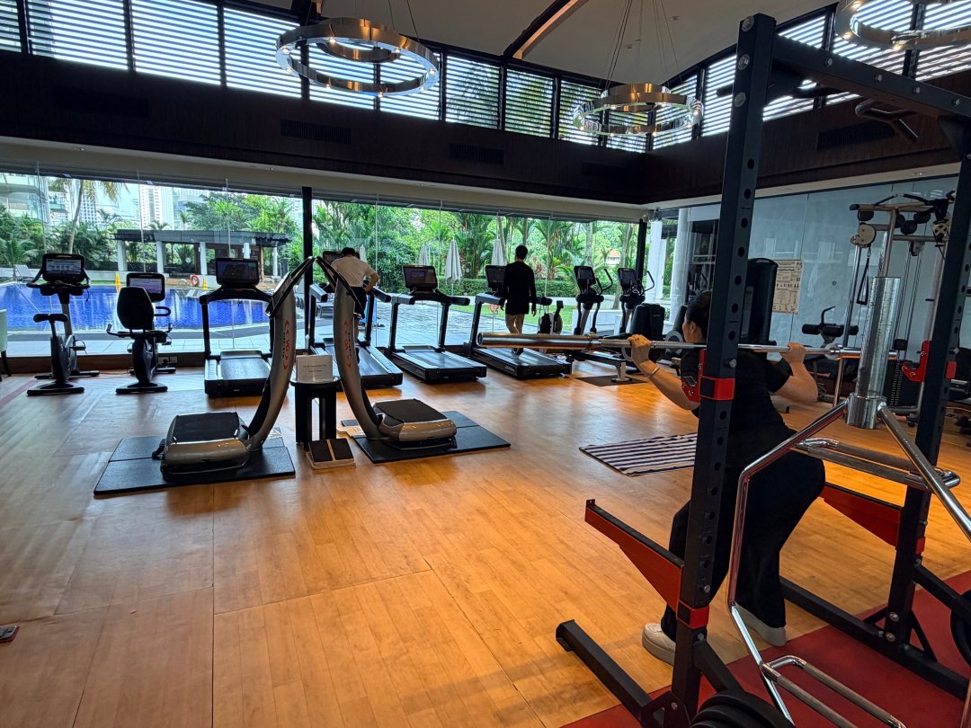 Toddsavv's tweet photo. Rushing to the gym https://t.co/WpjhsjETJD