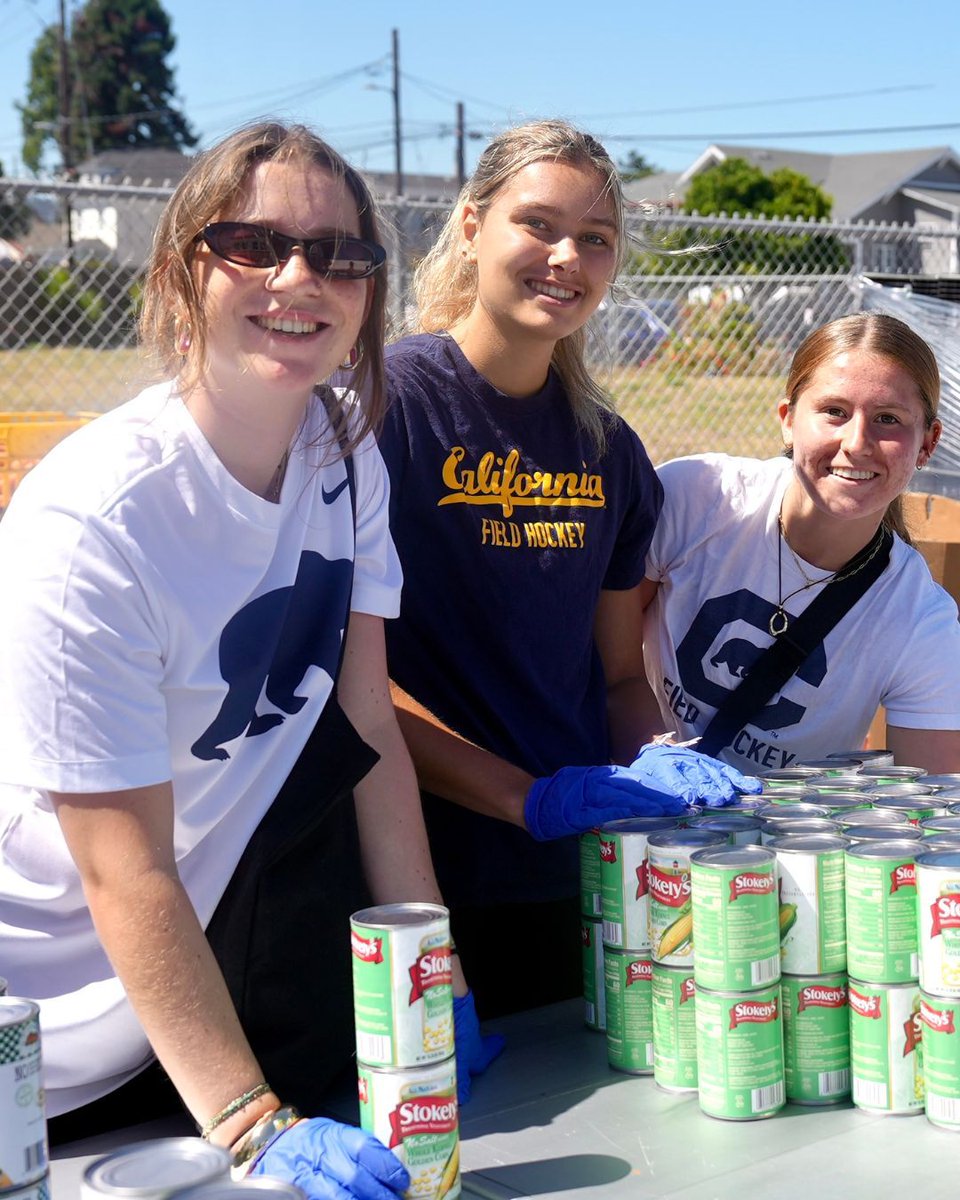 bayarearescue's tweet photo. Huge thanks to the Women’s Field Hockey team and the CAL Cameron Institution for volunteering at the Bay Area Rescue Mission’s Back to School Block Party! Your time, energy, and big hearts made a real difference for the kids. 🙌🏑🎒📚❤️ https://t.co/ui6hcb6mGm