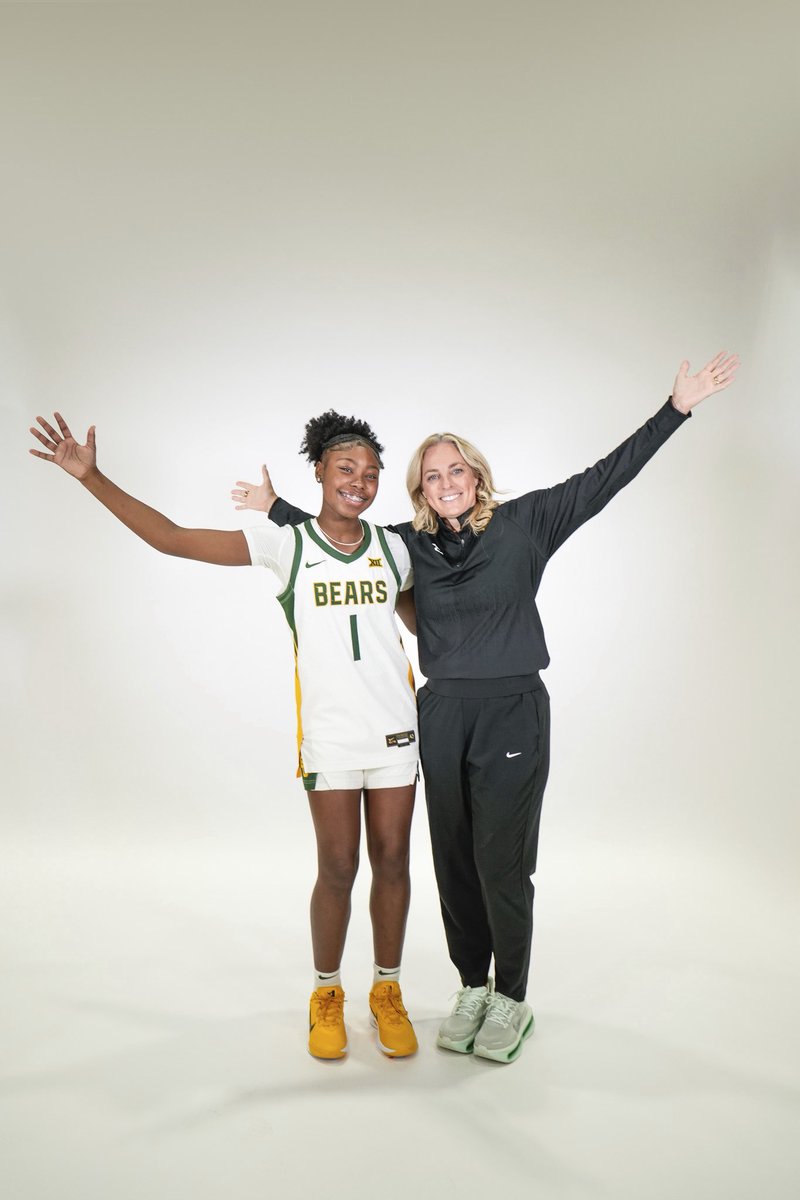 JLee2030's tweet photo. Had an amazing unofficial visit at Baylor today! 💚🐻

Thank you Coach Collen @NickiCollen , and the entire @BaylorWBB staff for the warm welcome and hospitality! 

#SicEm #BaylorWBB #ClassOf2030 https://t.co/D8XleGEYyG