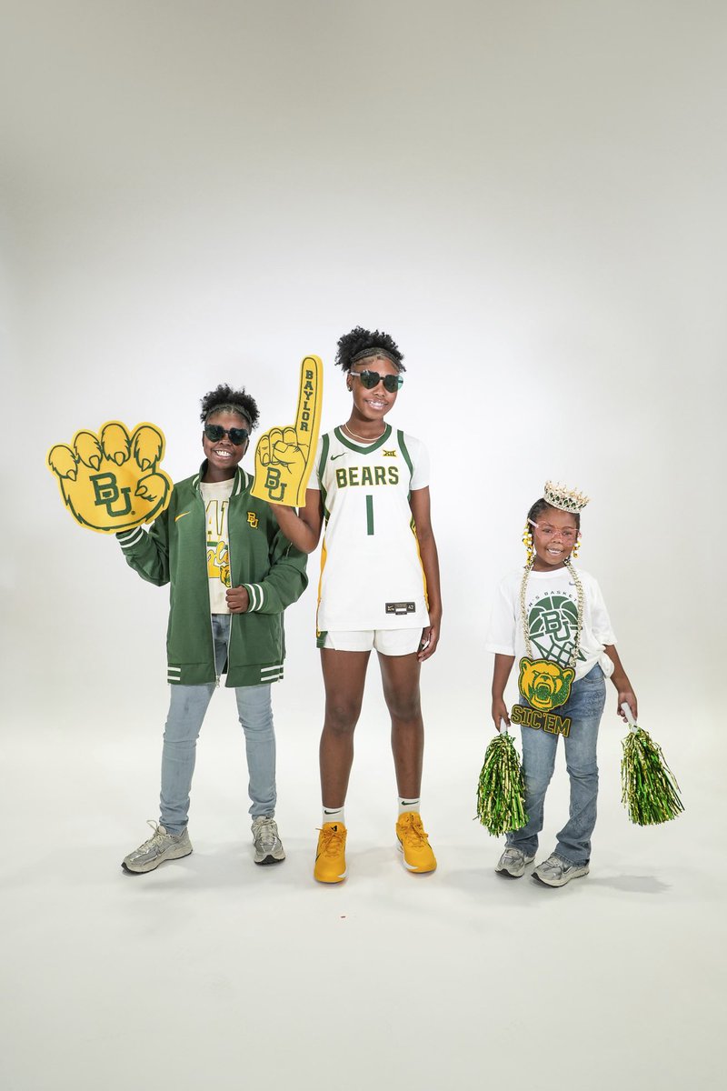 JLee2030's tweet photo. Had an amazing unofficial visit at Baylor today! 💚🐻

Thank you Coach Collen @NickiCollen , and the entire @BaylorWBB staff for the warm welcome and hospitality! 

#SicEm #BaylorWBB #ClassOf2030 https://t.co/D8XleGEYyG