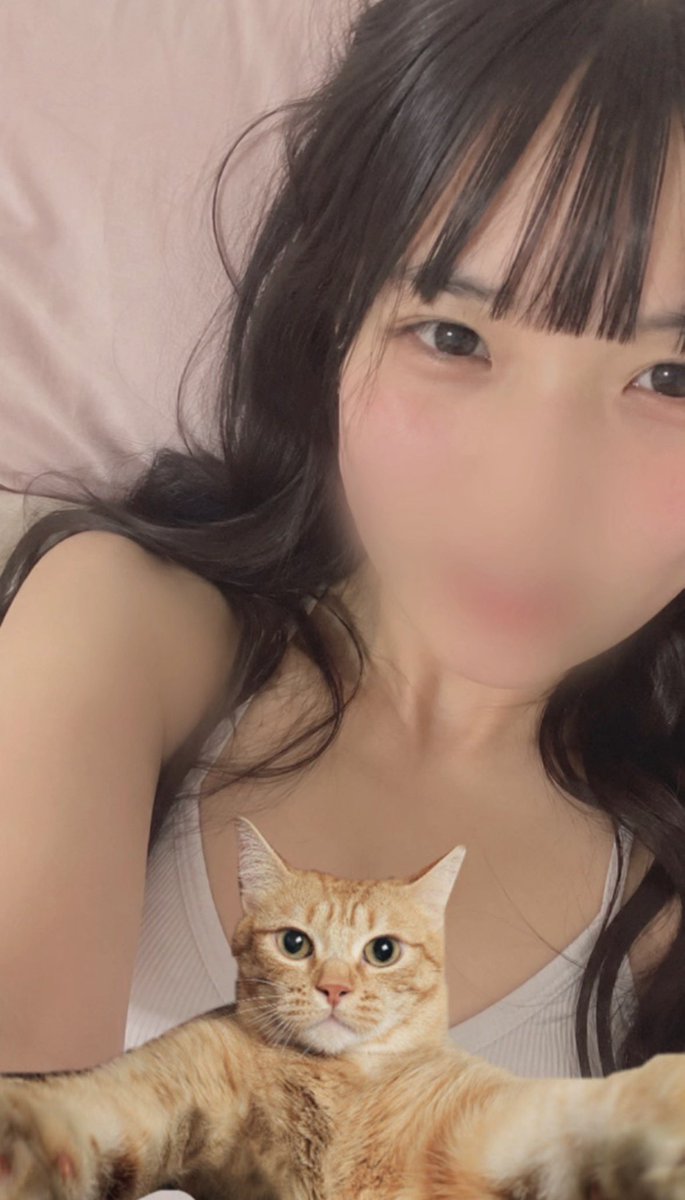 nen8x's tweet photo. おはよーーー寝癖ありえないし谷間隠してくれてないす https://t.co/8NGREXn5EV