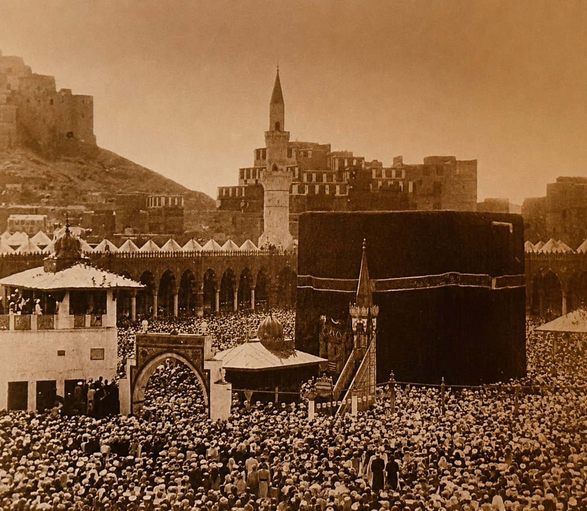 wana_visualss's tweet photo. 🇸🇦 Among the Earliest Known Photographs of the Kaaba in Makkah, Arabia (1880–1890). https://t.co/Zr46a8SpUo