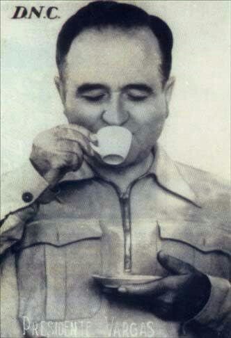 Cafecomvargas's tweet photo. @lixaodabarbie Fui beber café na casa do Getúlio e ele serviu o Leite https://t.co/aEsl3xfKoP