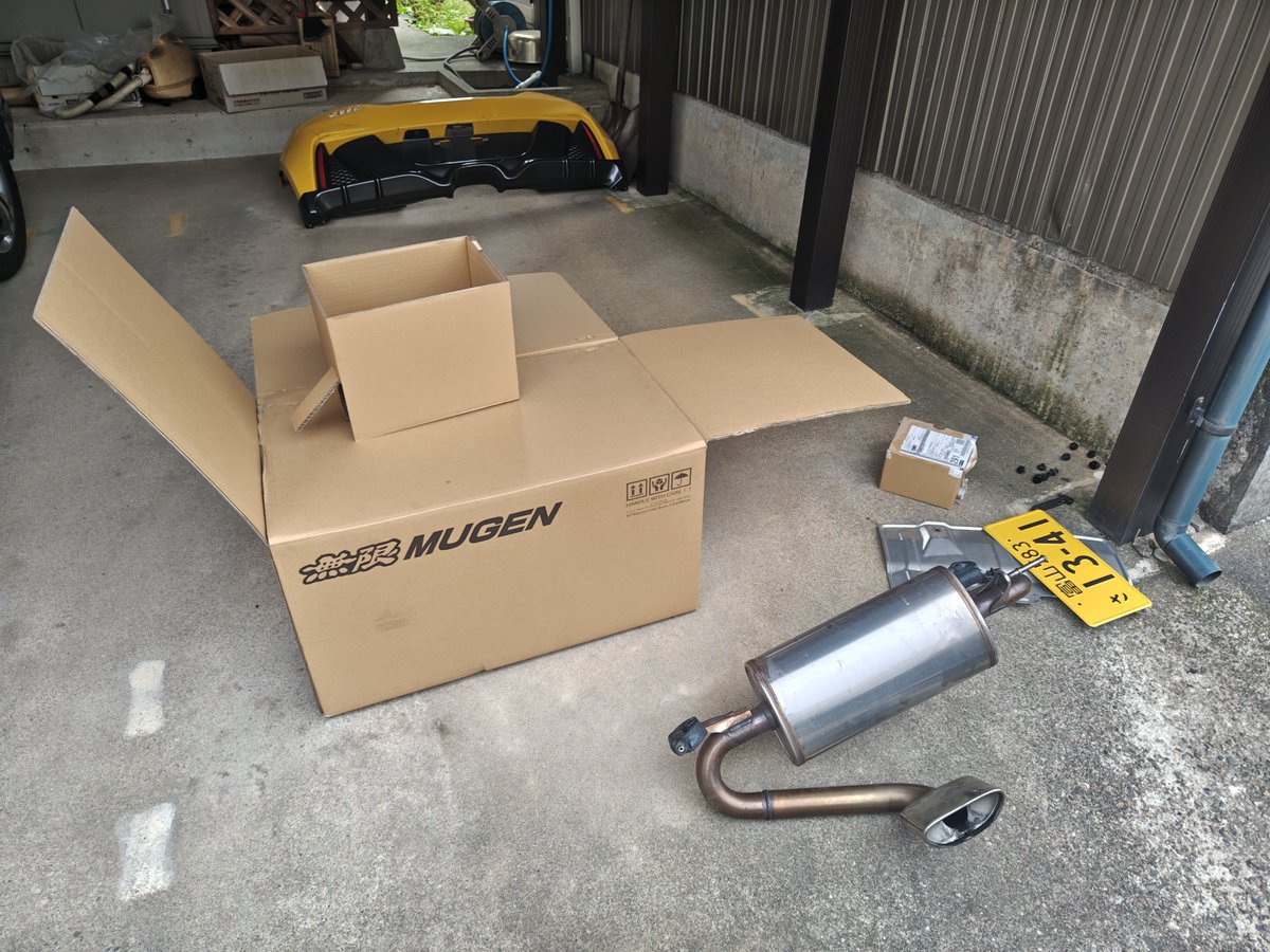 Fd2Mugenpower's tweet photo. 今回はとりあえずこの商品着けてみる
やりやすくした分着けるのはちゃちゃっとｗ純正よりちょこっと野太い音がするようになったかな？
やっぱ最近のはなれてきたけど昔のに比べれば断然静かですよね
普通の人からすればこれでもうるさいらしいので賛否両論の意見で…ｗ https://t.co/eAMX54uqsW