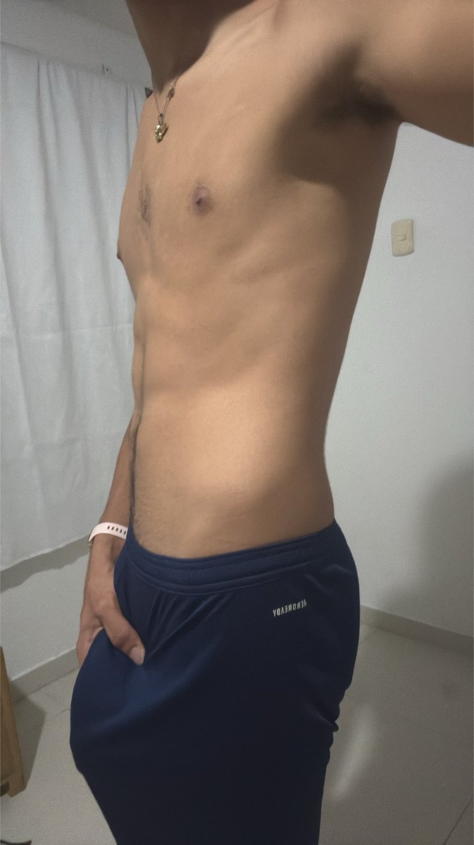 elchicohung's tweet photo. busco bro para paja al dm https://t.co/yDCmV5N19e