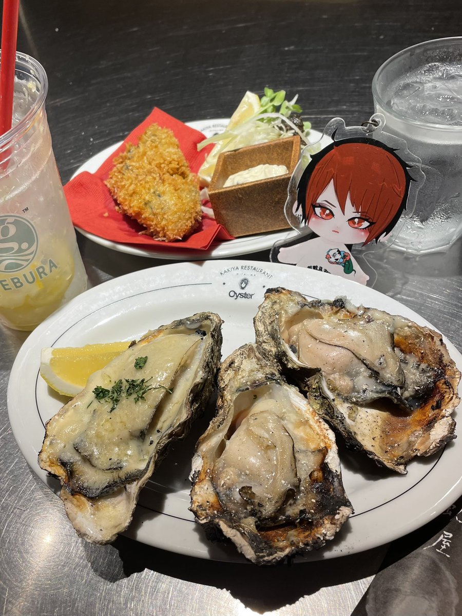 you0044444's tweet photo. 本日は牡蠣🦪などなど  笑笑
食い倒してやる❣️❣️
そして生牡蠣は今は無かった😭😭
でも焼きガキはカキフライ
牡蠣グラタン裏切らねぇ〜超デカイ😍😋🍺 https://t.co/csz2KIs2Hw