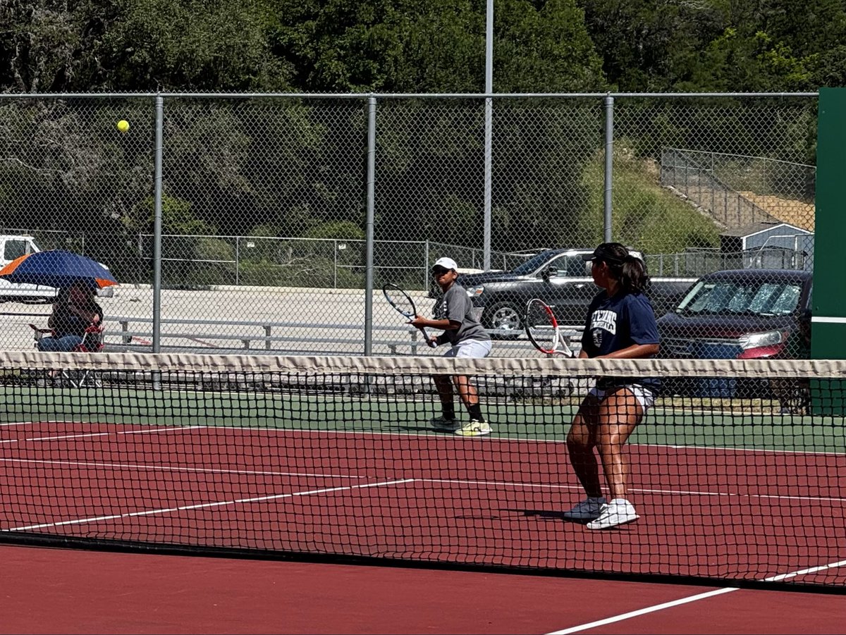 VMHSTENNIS1's tweet photo. Patriot Tennis opens up the season with an absolute battle! Congrats to Cameron and Jenna on winning an exciting tie-breaker, and to the whole team for a great show of character and grit. @irvin8robert @JISD_ATHLETICS @SAVeteransHS @VMHSABC https://t.co/u7BUPXVyru