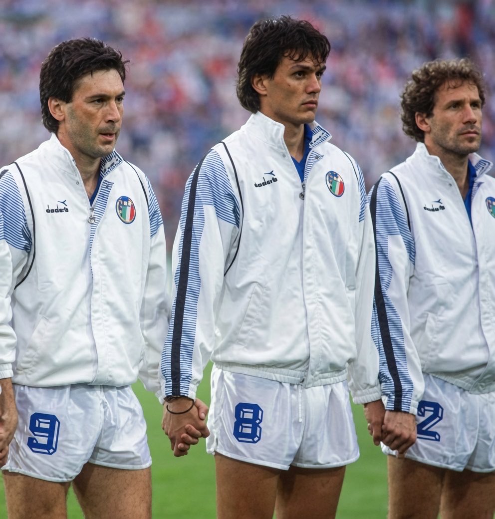 futnostalgico's tweet photo. Ancelotti, Maldini e Baresi, defendendo a Seleção da Itália em 1990. 🇮🇹😍 https://t.co/yOWsiDNJZc