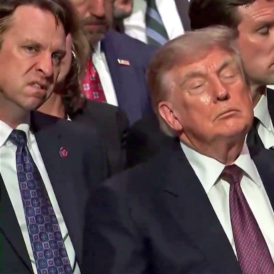 Shayvmp's tweet photo. @TrumpDailyPosts Same guy who shit his pants in public,  twice. https://t.co/1RfJM8ppfK