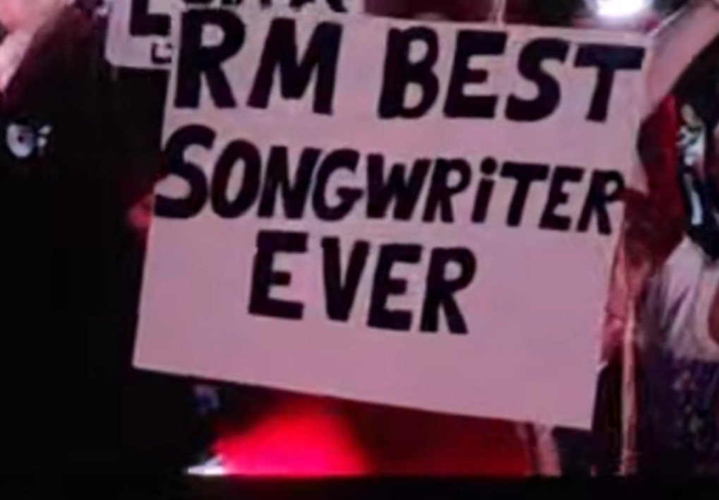 lvsyoonpj's tweet photo. RM BEST SONGWRITER EVER 🤌🏻

DILOOOOOOO https://t.co/a1vzpAjAxf