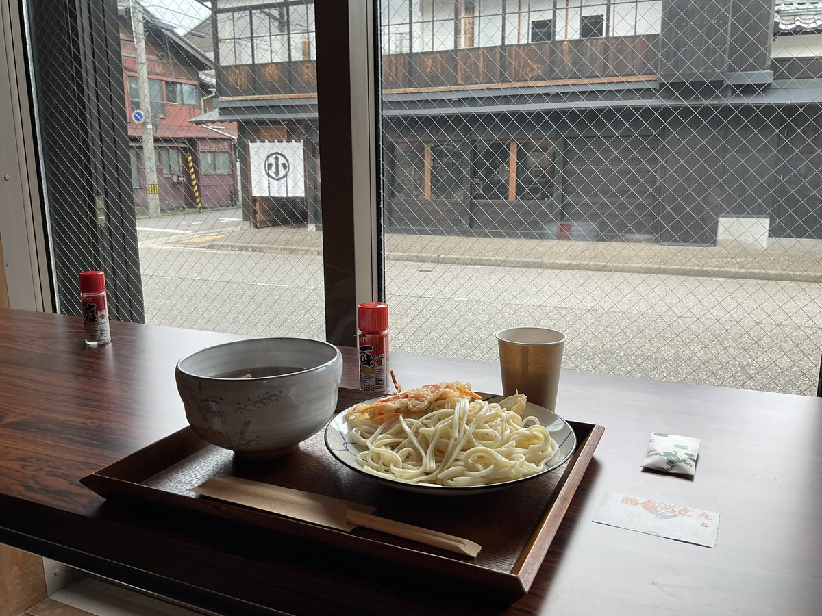 kyuozawake's tweet photo. 本日も館長手作りの「消防うどん」を提供します。宿直時の消防士さん仲間が賄いで作っていたのが「消防うどん」です。味は作り手で少しずつ違うようですが、材料を厳選した館長のうどんは絶品です。少し数に余裕あるようなので、気になる方は是非。千円で召し上がれます。美味しいですよ。 https://t.co/kLNdZzi2jL