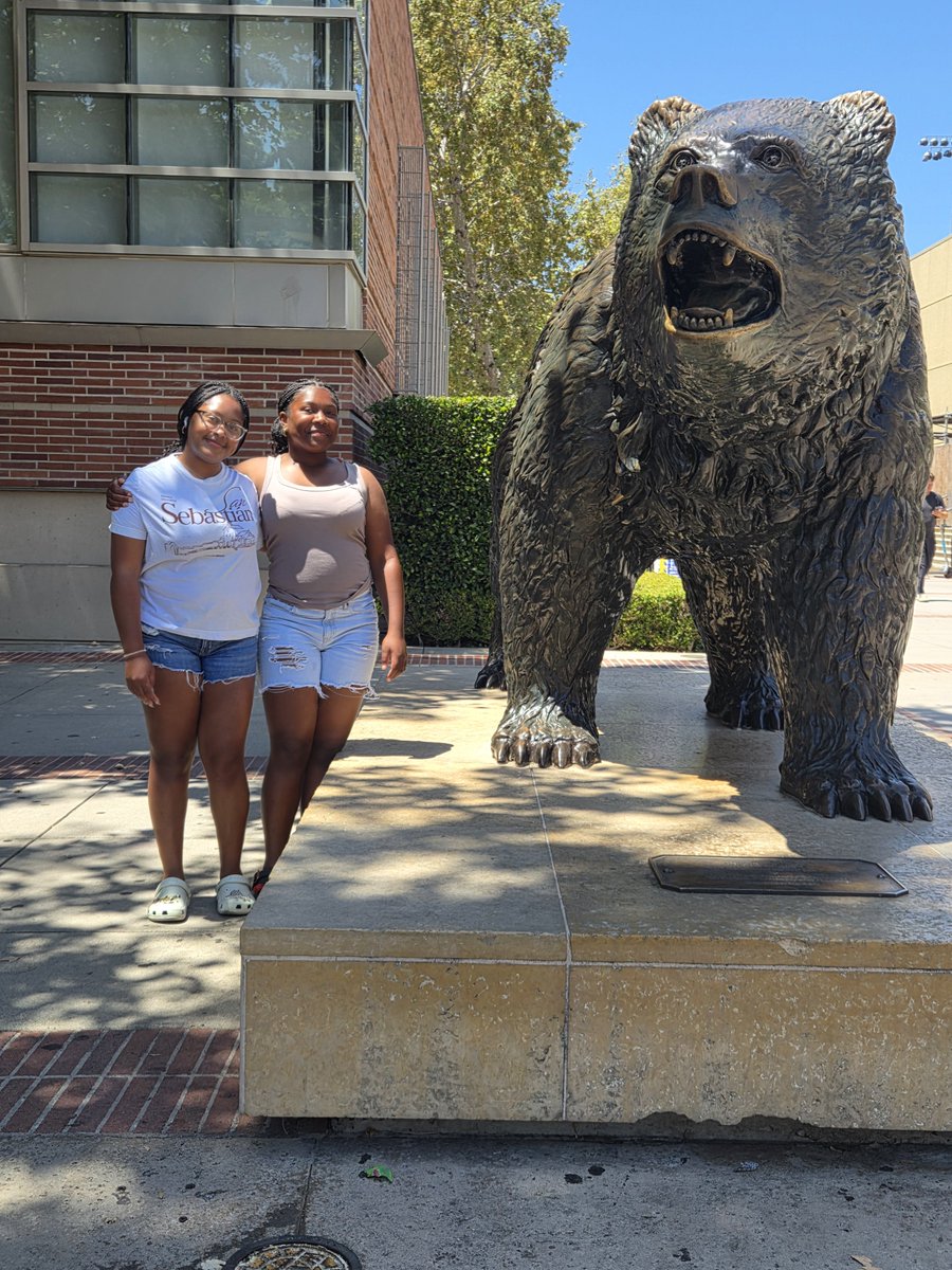 EdenBrown2031's tweet photo. PGF National Softball tournament is over early, but at least the sightseeing was top tier! A huge thank you to the Stars National Coleman 14U girls for the warm welcome.  @PGFnetwork @UCLA @SoftbalAmerica @ExtraInningSB https://t.co/C6k58TizMb