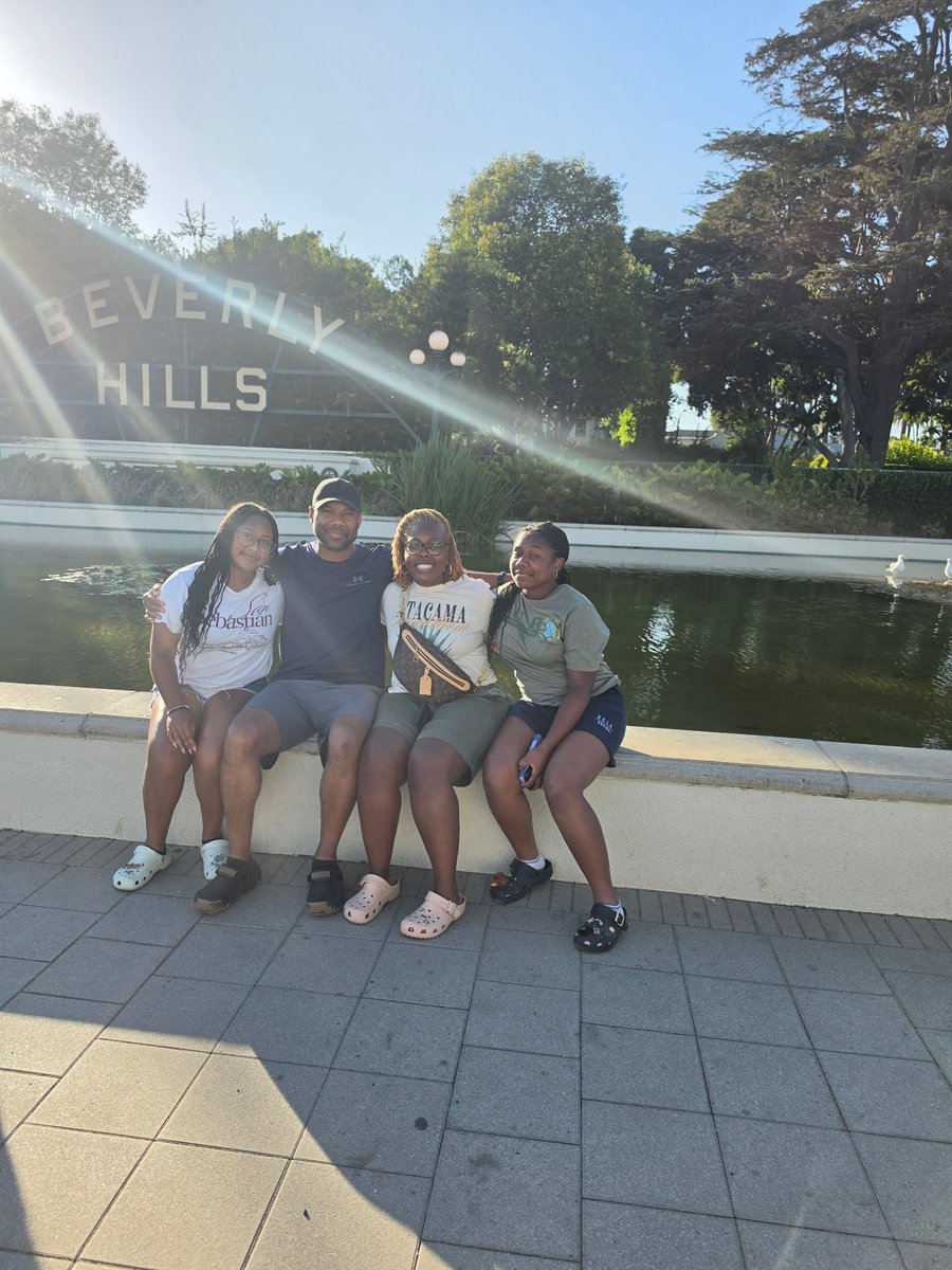 EdenBrown2031's tweet photo. PGF National Softball tournament is over early, but at least the sightseeing was top tier! A huge thank you to the Stars National Coleman 14U girls for the warm welcome.  @PGFnetwork @UCLA @SoftbalAmerica @ExtraInningSB https://t.co/C6k58TizMb