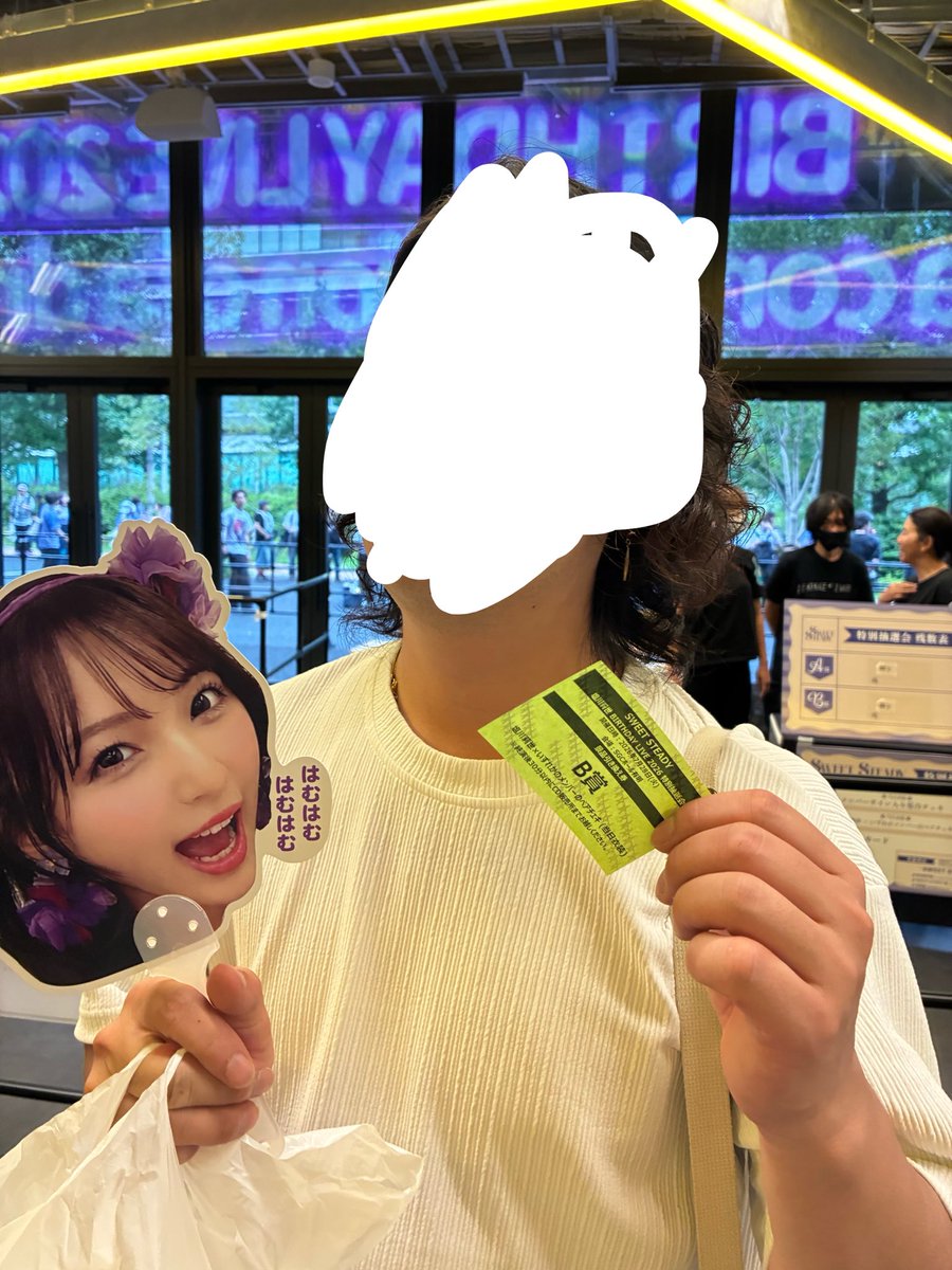 CS_miyu_'s tweet photo. 謎の１週間　完
火　優衣ちゃん、莉世生誕祭
水　TGC teen 💐⭐️
木　優衣ちゃん
金　TIF 優衣ちゃん🍬💐🛣️⭐️ﾒｲﾂｻｳｽ
土　⭐️リリイベ

①自引き？したうらっち
②夏いぞん賞　優衣ちゃんからのビーチボールトス（この時点では初落とし🫠）
③マシマシ二列目で超至近距離。ふりあやみゆぱる可愛すぎた
④まりんまりんまりんひたすらまりん

この短期間でふるっぱーきゅーてすとうぃずもあの方々と繋がれた😭
疲れたのでいったん夏休みに入ります