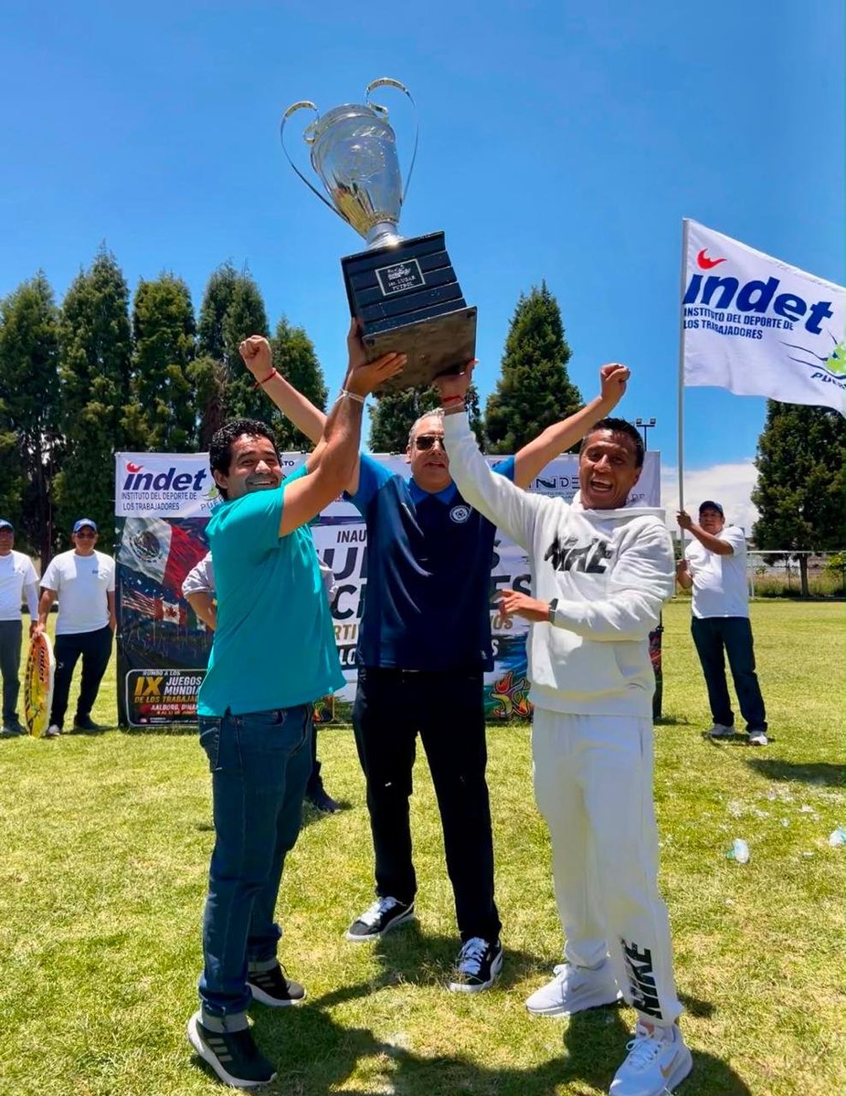 Quiroga913's tweet photo. @SUFRAGIOrevista @CTMPuebla @leobardosoto @AztecaDeportes @ISNNoticias @AliadosPuebla @PoderNoticiaPue @laredcincoradio @urbeconomica @periodistasoy @Ultrapuebla @laopinionpuebla @DeportePue Que gran espectáculo fútbolero Felicidades campeones ahora vamos por el nacional⚽️🥅🏆🇲🇽 https://t.co/CfRqCcMFVz