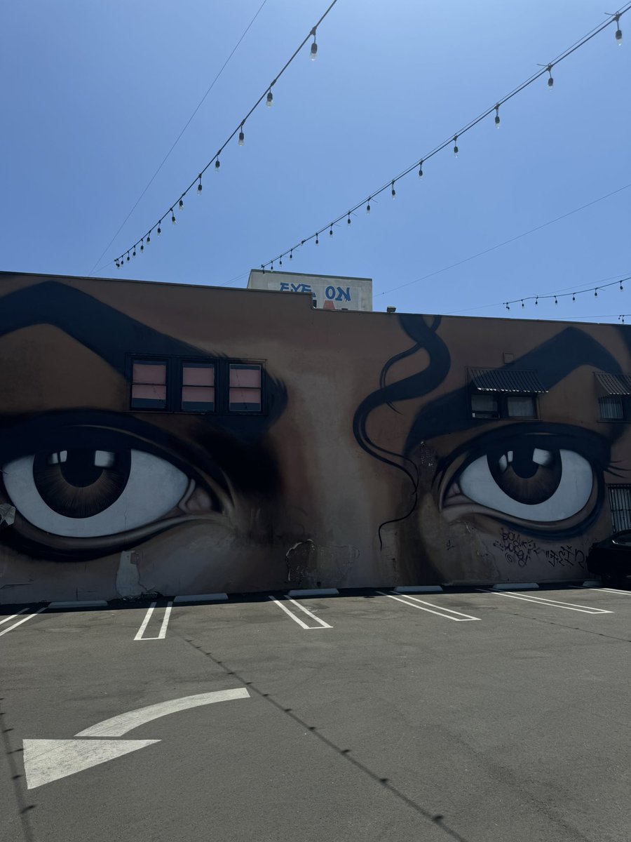l1ber1angirl's tweet photo. dangerous mural <33 https://t.co/aQNWex4qfE