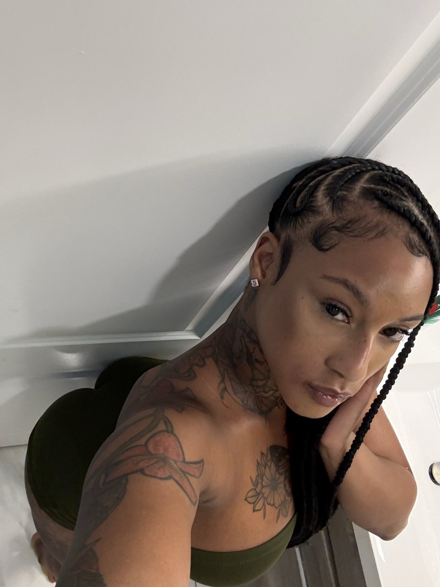 MizzTwerksum's tweet photo. Can I send you pics from my phone ? Last day for 50% off VIP 👀

https://t.co/TZMcBkvX5f https://t.co/J3AAGKUpKl