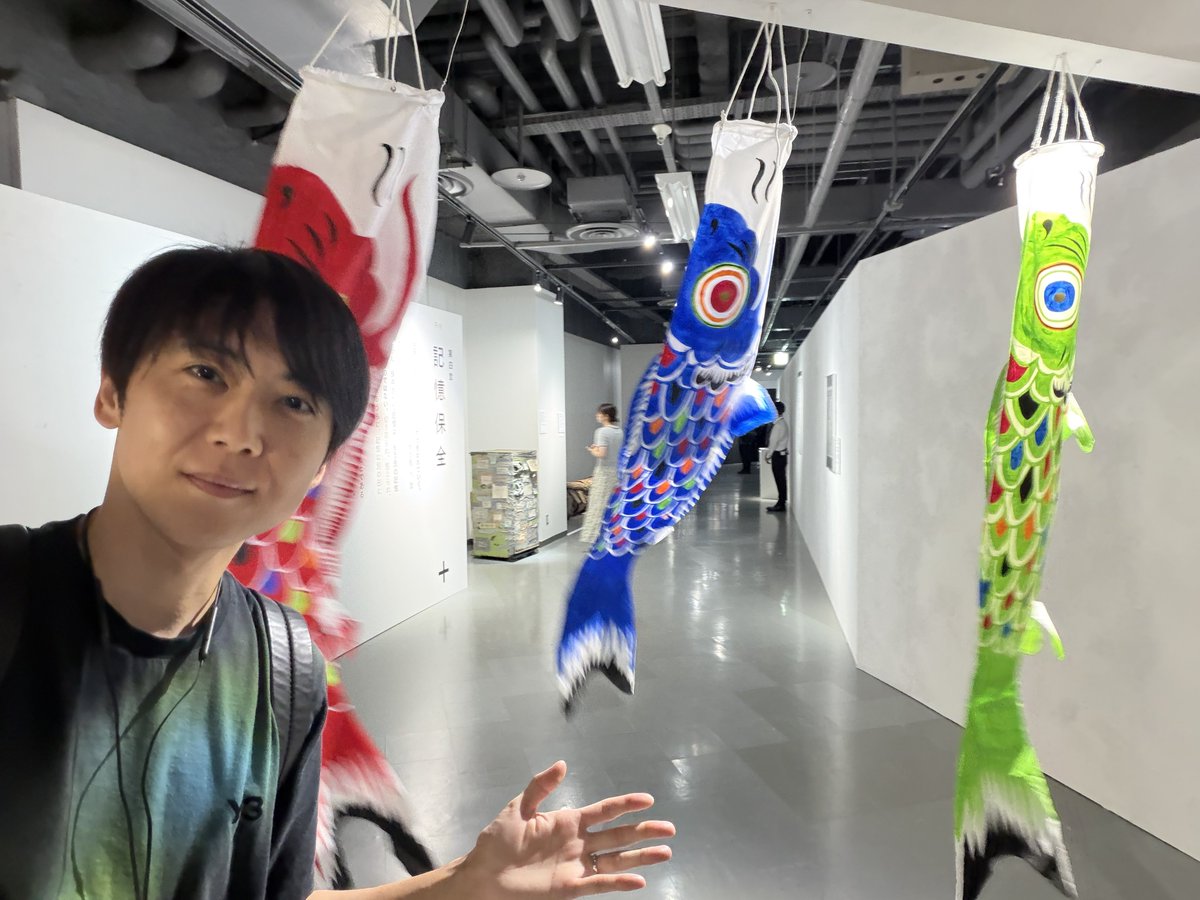KAJI__OFFICIAL's tweet photo. 本日より『#記憶汚染展』開催🧠

https://t.co/tOu5MMdI0z

#梶裕貴 が日本語、
#梵そよぎ が英語の音声ガイドを担当🗣️
(※引用元にてサンプル聴けます！)

「記憶の曖昧さ」と「AIのハルシネーション」。
その不気味さを極上のエンタメとしてお届け！

涼しい屋内でゾクゾクしちゃってください👁️ https://t.co/8Rtc5HJCLr