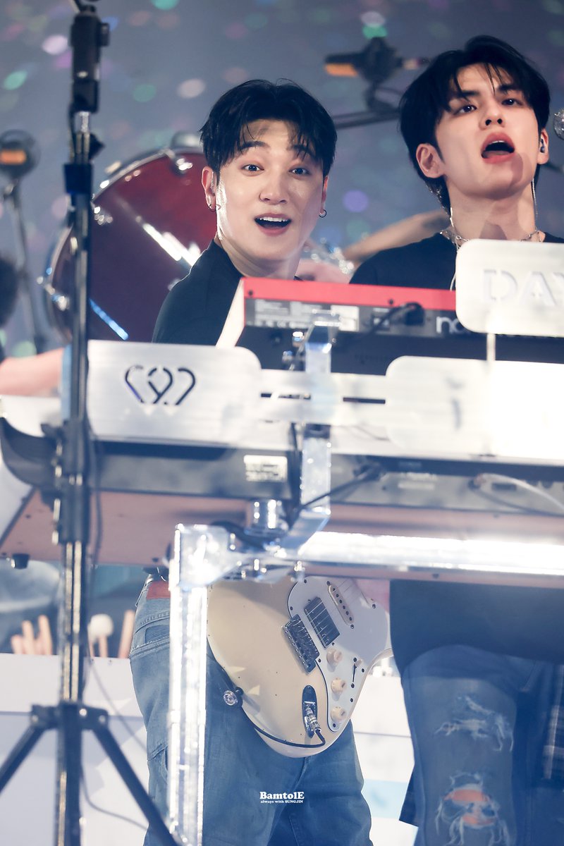 bamtol_6's tweet photo. 260704 The DECADE FINALE
#성진 #박성진 #SUNGJIN #데이식스 #DAY6 https://t.co/lMLVBGa5eq