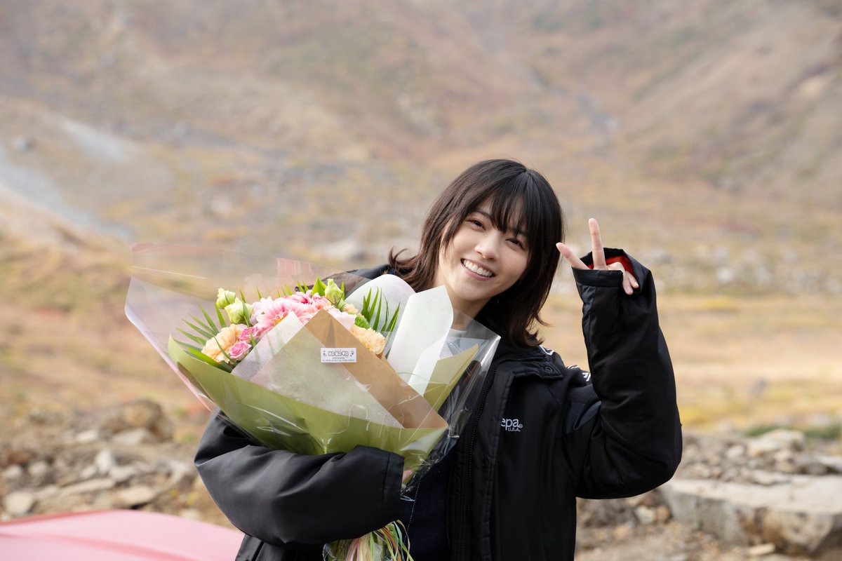 Menkyo_movie's tweet photo. ＼📸撮影時のオフショットをお届け💨／
 ⠀
#舘ひろし さん、#西野七瀬 さんクランクアップ🎉
⠀
スター俳優とマネージャー
見事なコンビネーションでした👏
⠀⠀
#映画免許返納
大ヒット上映中 https://t.co/BhvipLFgOK