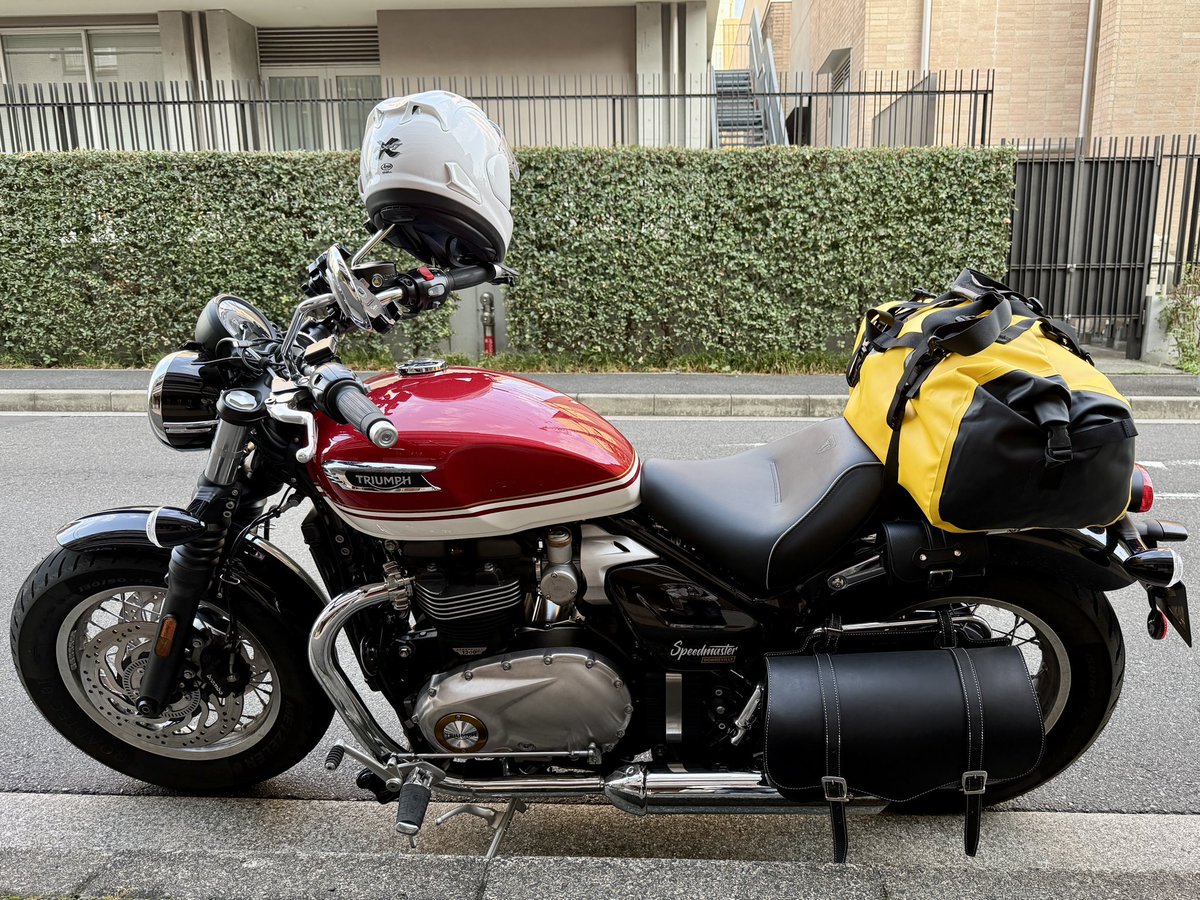 Aki_GB350C's tweet photo. Travelled lighter than I expected.
Now I'm wondering what I've forgotten.
Time to point the Speedmaster north and cover some miles to the town near the ferry. The adventure starts the moment the engine fires.
#triumphspeedmaster https://t.co/vVRbQsXC1y