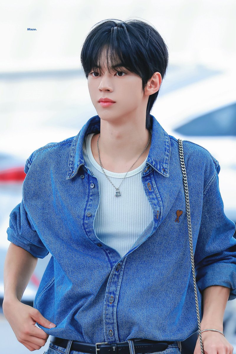 eyfbddl427's tweet photo. 도훈이 청청 입을 때마다 미모 레전드 https://t.co/DScynqkHb2
