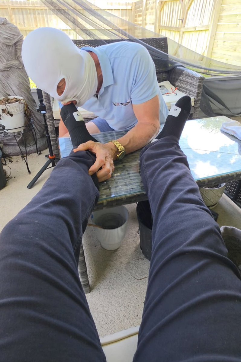 Hcl_matt's tweet photo. เลียดีๆ ไม่ต้องรีบ มีเวลาให้มึงทั้งวัน
#slave #footfetısh #ทาสตีน https://t.co/fe0UY1K2eY