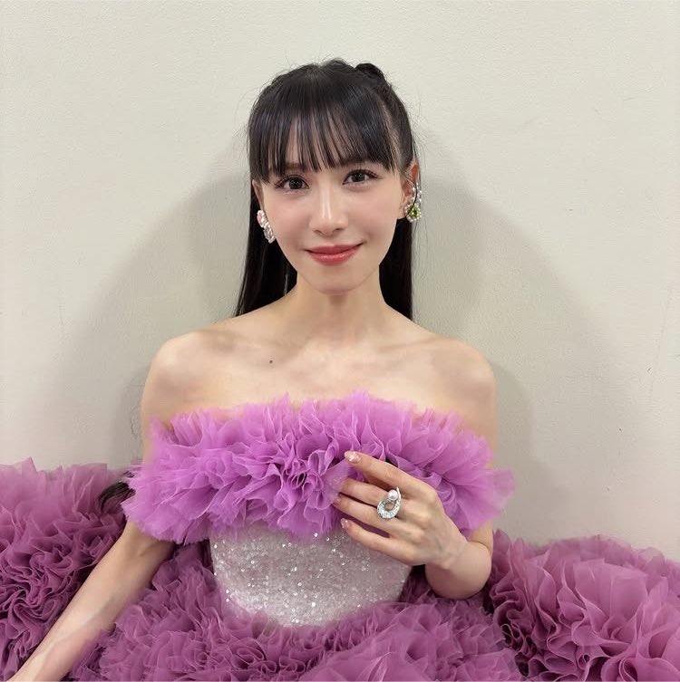 satomiiimi's tweet photo. 細い芸能人は沢山いるけど私はPerfumeあ〜ちゃんが一番のロールモデル。
骨ウェ、骨ナチュの華奢な2人に挟まれ体型を比べられ続け、努力し続けた骨スト。
痩せすぎと世間がざわついた時の「病的な細さと言われてみたい人生だった」というコメントが全てを物語ってる。真の勝者 https://t.co/BxN5r62XZT