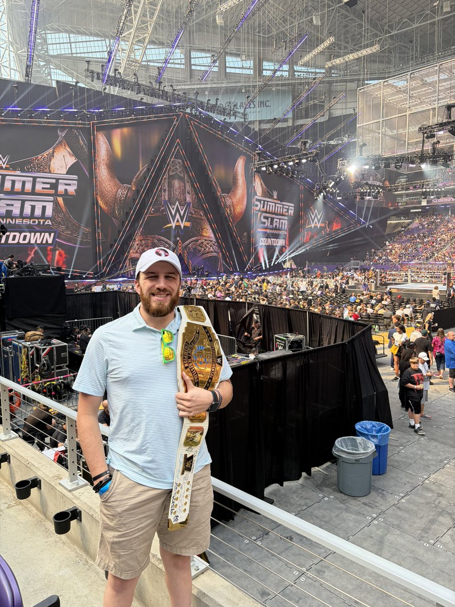WrestleRant's tweet photo. Not the strongest show but a fun first night of #SummerSlam overall (at least in person).

Not confident Night 2 will top it but maybe it exceeds expectations.

Thanks to @wingstop for the incredible view and awesome experience…back to the press box tomorrow for Night 2! https://t.co/pgOIAAYgPo