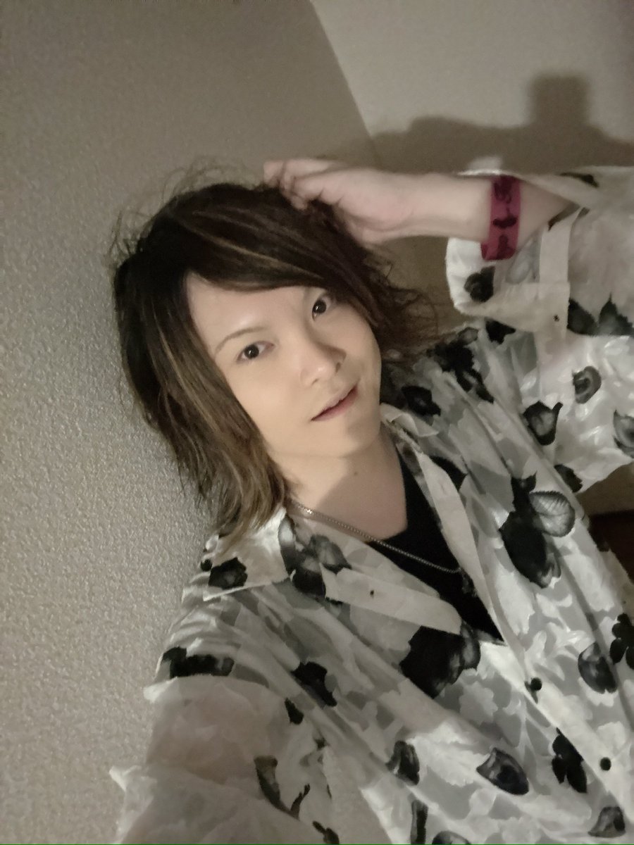 shogolespaul's tweet photo. おはよー🌞
昨日ライブ出れなくてすみません🥲🙏

明日はハートランドの栄ミナミパートナーズライブに出演させていただきます🎸✨

出演20:30〜21:00
並行&amp;終演後物販22:10まで
お取り置きはこちら👇
https://t.co/F5fO9dreGH

🎸無料配信もあります🎥👇
https://t.co/k4m39hJVWv https://t.co/vgo1okgGXL