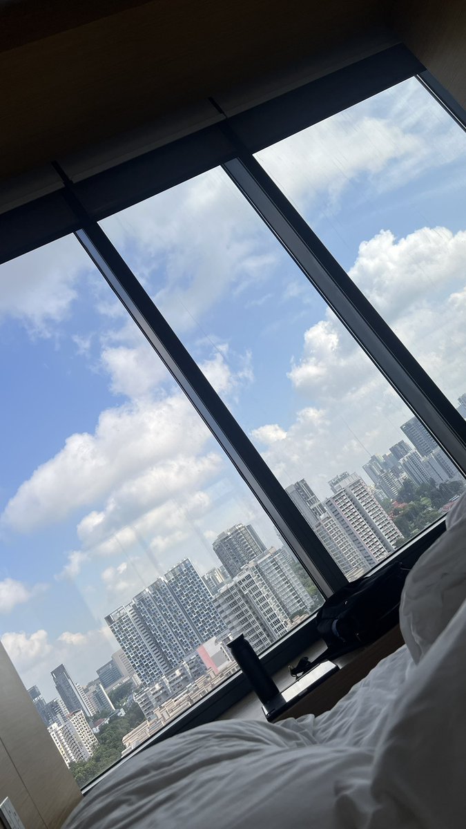 nasyrahk's tweet photo. too tired to explore Singapore.. 😭 being old is too much.. https://t.co/DzZJuVbIMy