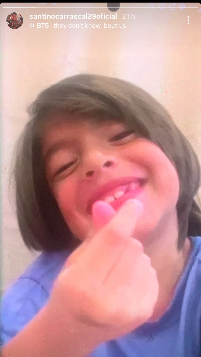 acervocarrasca's tweet photo. o santino, filho do carrascal, é army 😭 https://t.co/Vz0jDOdjys
