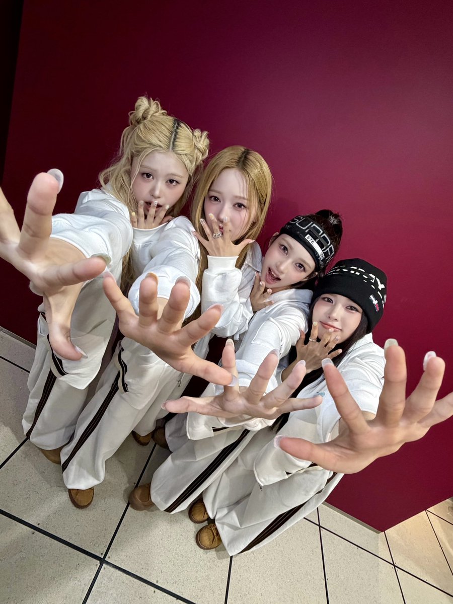 ChorokBrasil's tweet photo. 📷| Atualização da Chorok, Hyewon, U e Kilala via twitter:    

"OBDsDAY 
260801 Music Core"    

#OURBIRTHDAY #아워벌스데이 #KUKCHOROK #국초록 https://t.co/95CBGpREbN