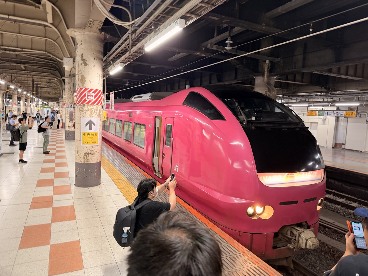 JYJJ_KNT's tweet photo. おはようございます☀
上野から、E653 ハマナス色で運行する
長岡まつり花火大会号に乗車！！

違和感すごいw 約5時間の長旅へ行ってきます！！