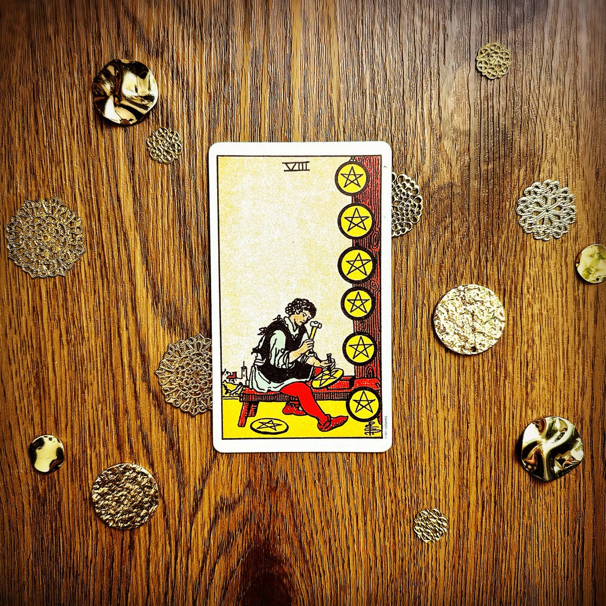 makiakari's tweet photo. 2026/8/2　今日のカードと占い：Eight of pentacles
努力すれば必ず報われるわけではないにせよ、努力なくして「できる」は増えていかない。上達を楽しもう。自信を増やそう。頑張ったことは、あなたが「なかったこと」にしない限り、決してなくなることはない。今日もよい1日を。 https://t.co/7bJu3hjdPY