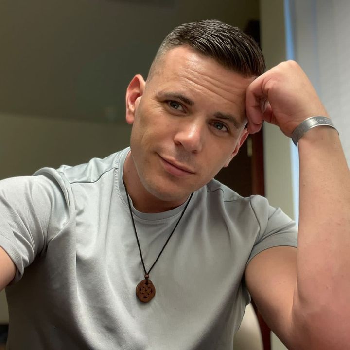 Kennickris's tweet photo. Sometimes people don't need advice first... they need someone who will listen. I'm not a therapist, but I believe a genuine conversation can help someone feel less alone. If you need someone to talk to, my DMs are open. ❤️ #MentalHealthMatters #YouAreNotAlone #ListeningEar https://t.co/dX080umm2I