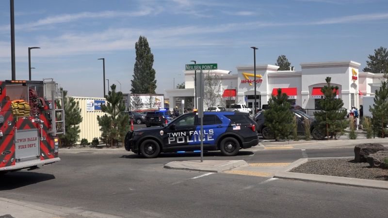 MustangMedicX's tweet photo. BREAKING: Active Shooter is now deceased at an In-N-Out Burger, Twin Falls, Idaho. 

Three people were killed and some were injured. Details to come. https://t.co/769XQVzpl6