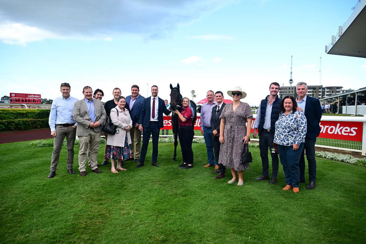 JackBruceRacing's tweet photo. Grinzinger Champ goes back-to-back 💪🏻 

Running them down in the last furlong, Grinzinger Champ showed her class stringing together two Sat Metro wins. 

$115k Inglis Digital buy that has now won $99k since joining the stable. 

Congrats to connections! 🥂🍻

📸 @TracksidePhoto1 https://t.co/hXIn5vB2qt
