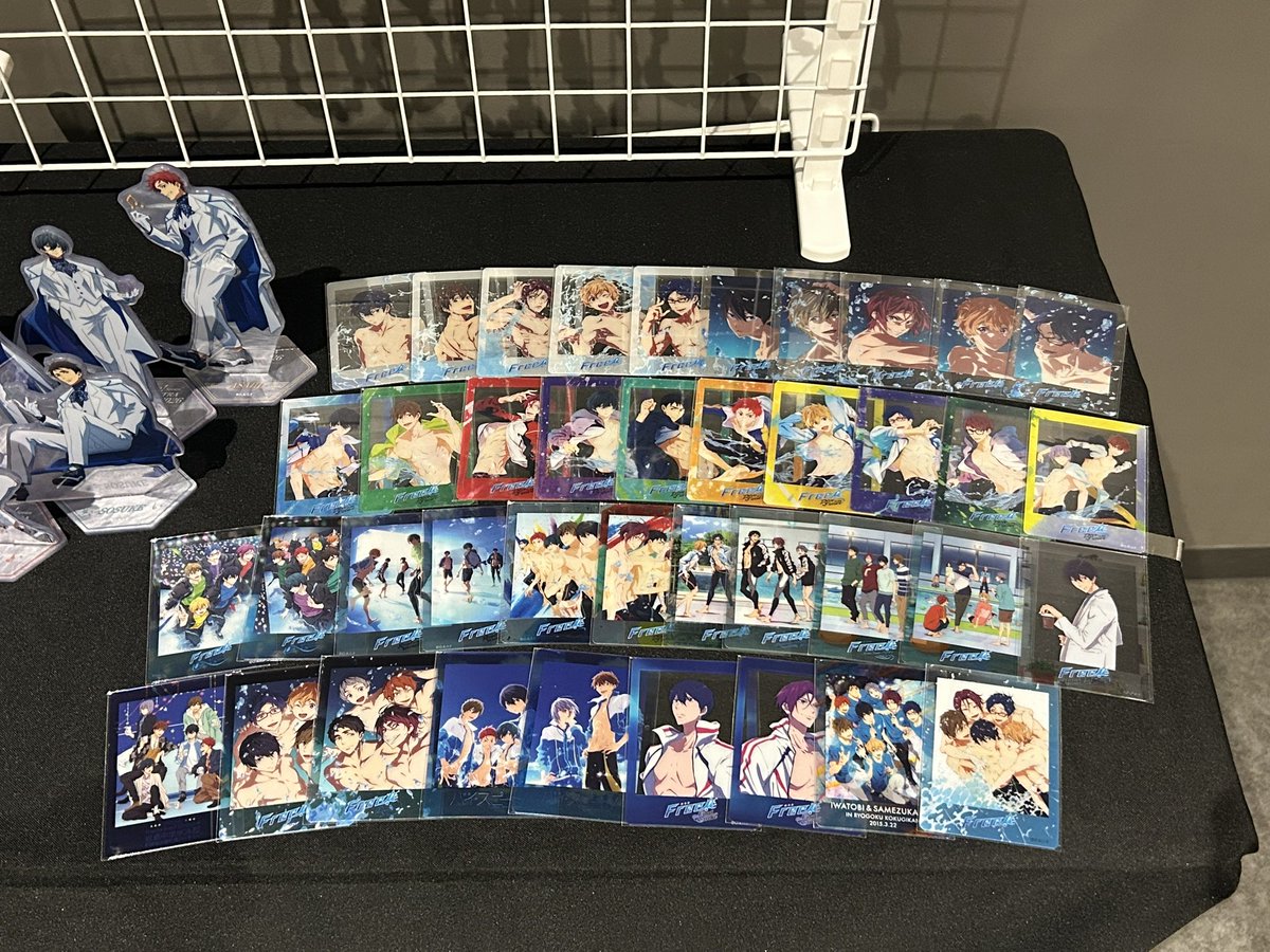 love69730541's tweet photo. 番号で注文する形式なので番号と点数(合計点数も)メモしといた方がいいです！
点数確認の際、ご当地アクキーはシークレットと別で2点扱いになってました！

カード柄はほぼ予想通り！(写真あり) https://t.co/RrZCtayPHr