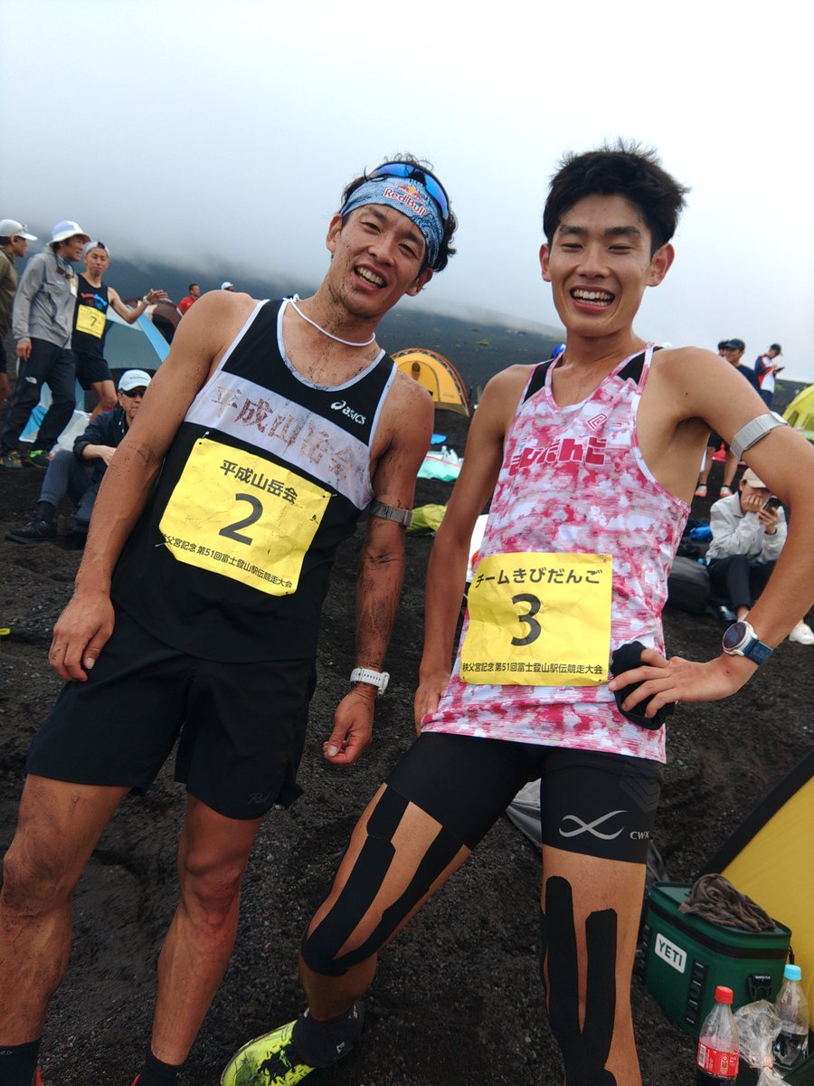 toyamastarchild's tweet photo. 先週の富士登山競走1位と2位コンビ。砂まみれの瑠偉君なんてもう見られないかもしれませんよ
#富士登山駅伝 https://t.co/Aj7wwwVjsd